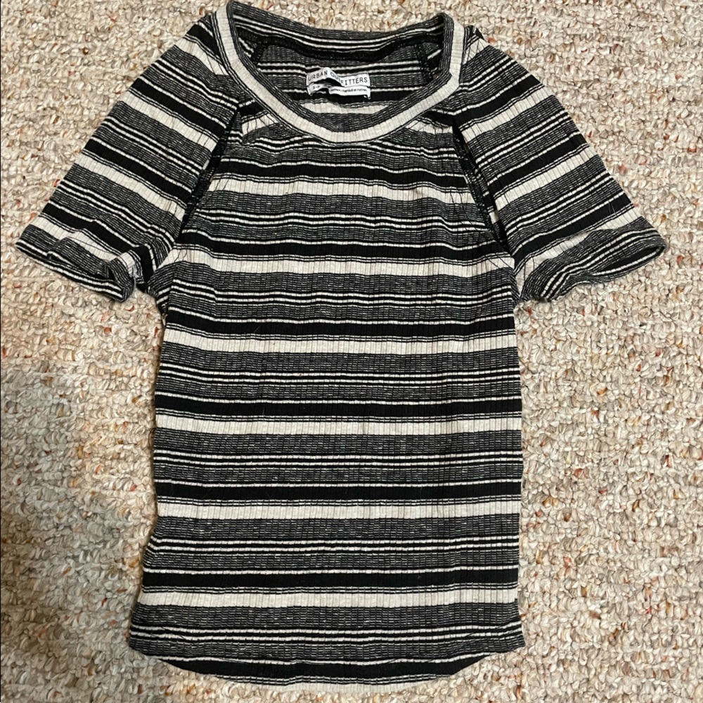 Striped tee w/ cutouts
